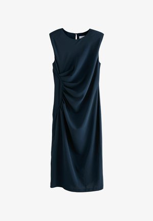 Abito senza maniche di colore blu navy realizzato in tessuto liscio, con dettagli arricciati su un lato e scollatura rotonda con apertura a chiave sul retro.