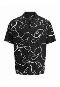 Camisa negra de manga corta con un patrón abstracto de líneas blancas, fabricada en tejido suave, con cuello con muesca y cierre de botones en la parte delantera.