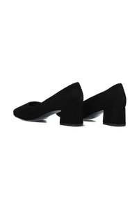 Zwarte suède pumps met een ronde neus en een blokhak. Het ontwerp heeft een gladde textuur en een lage voorkant voor een klassieke silhoutte.