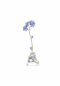 Scultura di fiori di cristallo con fiori blu con centri gialli, steli dorati e una base cristallina trasparente dalle linee eleganti.