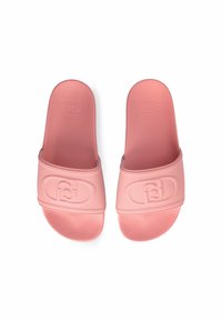 Sandale de plajă din cauciuc roz, cu un brâu superior texturat, având un logo embosat și un talpă netedă, concepute pentru purtare casuală.