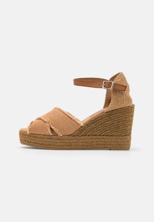 Sandalen met plateauzool - beige