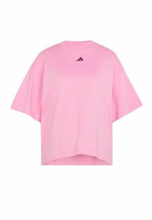 Camiseta rosa de gran tamaño hecha de tela suave. Cuello redondo, mangas cortas y cuenta con un logo negro de Adidas en el pecho. Diseño sencillo.