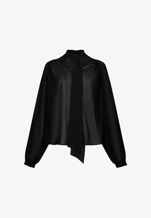 Blouse noire en tissu lisse, dotée d'un col montant, de manches longues et d'un détail à nouer à l'avant. Texture douce avec des épaules froncées.