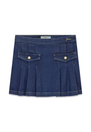 Dunkelblauer Denim-Minirock mit vorderen Falten, zwei Klappentaschen mit goldenen Knöpfen und goldenem "Guess"-Logo am Taillenbund.