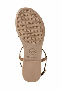 Sole di sandalo beige con un motivo testurizzato per la presa, caratterizzata da un logo circolare e un'etichetta di dimensione. Include una cintura con dettaglio della fibbia regolabile.