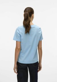 Vero Moda VMPAULINA - Paprasti marškinėliai - airy blue