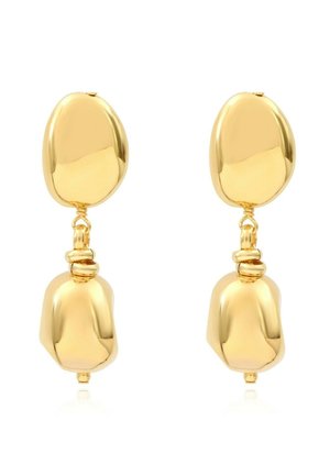 Boucles d'oreilles pendantes en métal doré en forme de galets abstraits doubles avec des surfaces lisses et réfléchissantes et des formes organiques et irrégulières.