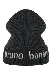 Sort strikket beanie med en let spidset top, der har ribbet tekstur og hvid broderet tekst, der læser "bruno banani" på kanten.