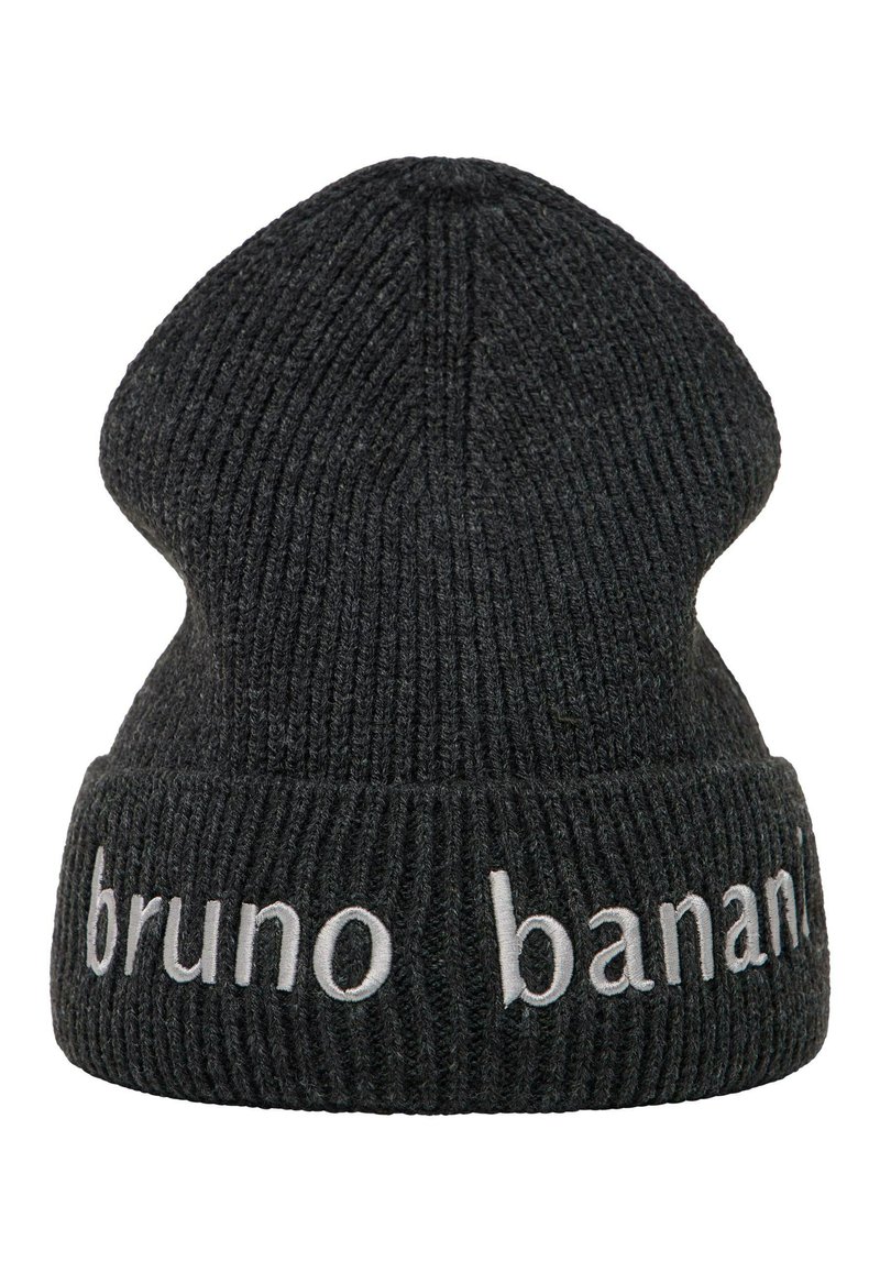 Sort strikket beanie med en let spidset top, der har ribbet tekstur og hvid broderet tekst, der læser "bruno banani" på kanten.