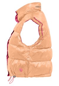 Puffer vest in licht perzik met een hoge kraag, diepe armsgaten en contrasterende roze voering; heeft een logo badge en een verstelbare trekkoord.