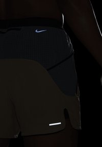 Nike Performance SECONDSUNRISE - Kurze Sporthose - khaki smoke grey black