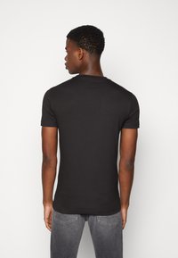 Calvin Klein Jeans SMALL CENTER BOX TEE UNISEX - Triko s potiskem - black