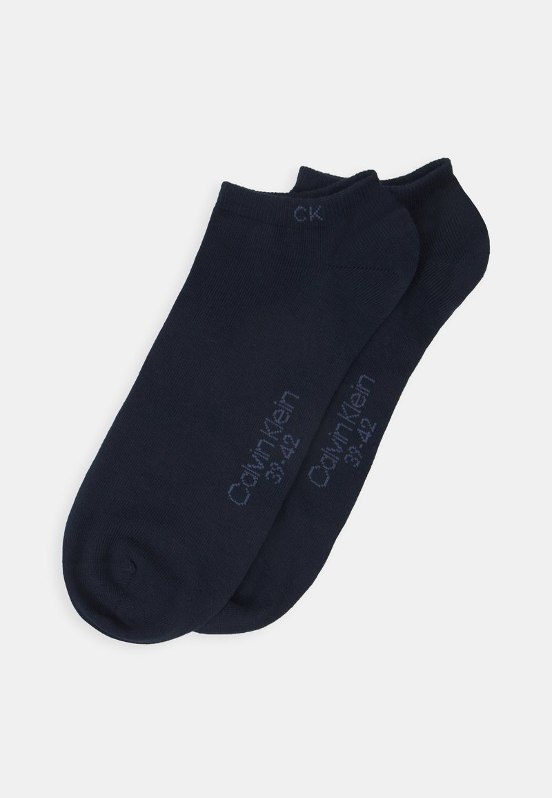 Ναυτικές κάλτσες μέχρι τον αστράγαλο, κατασκευασμένες από μαλακό βαμβάκι, με λεία υφή και διακριτική εκτύπωση λογότυπου. Το μέγεθος 39-42 αναγράφεται στην πλευρά.