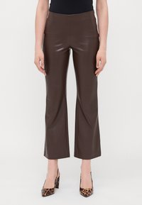ONLY Tall ONLSMOOTH KICK FLARE - Pantaloni - seal brown