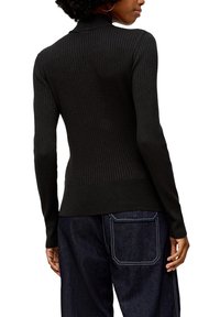 QS Sweter