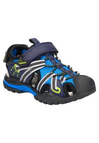 Sandalias GEOX en azul marino y azul con malla, correa ajustable, suela de goma y acentos en verde brillante; diseñadas para transpirabilidad y comodidad.