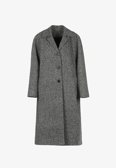 Sivý kabát z vlnenej zmesi s textúrovaným herringbone vzorom, dlhými rukávmi, klopovým golierom a predným zapínaním na gombíky. Obsahuje bočné vrecká.