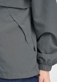 Thumbnail Image 5