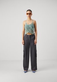 Pieces PCROMY STRAP - Topp - forest shade