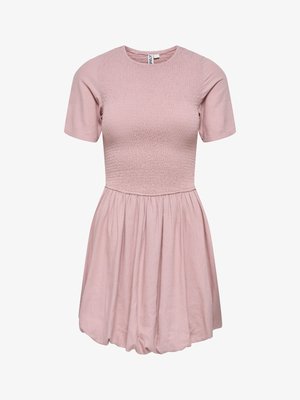 Robe courte rose avec un corsage froncé, un col rond, des manches courtes et une jupe froncée avec un ourlet bouffant.