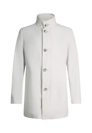 Witte herenjas met opstaande kraag, vijf knopen aan de voorkant en zijzakken, weergegeven tegen een effen achtergrond.