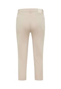 Beige cropped pantalons van een zachte katoenmix; voorzien van twee achterzakken en een ritssluiting met knoop.