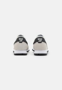 Nike Sportswear AIR PEGASUS 83 - Sapatilhas - sail/black/white