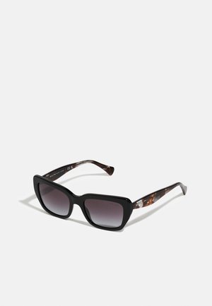 Occhiali da sole neri rettangolari con lenti sfumate. Astine con motivo tartaruga, con il nome del marchio "RALPH" in argento. Materiale plastico liscio.