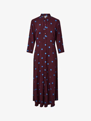 Bordové košeľové šaty s tromi štvrťovými rukávmi, s modrým vzorom bodiek a voľným strihom.
