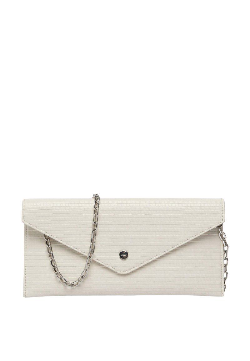 Pochette en simili cuir couleur crème avec une surface texturée, un rabat angulaire et une bandoulière en chaîne argentée. Comprend un détail de logo en métal.
