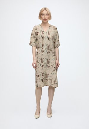 Bruuns Bazaar, BARCELLABBJANATA DRESS - Φόρεμα ημέρας - vanilla