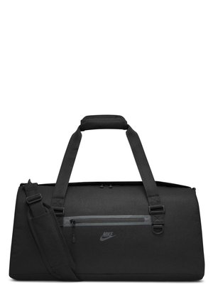 Sort Nike duffel taske med skulderrem, top-håndtag og forreste lynlåslomme med Nike-logo.