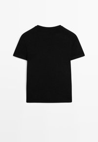 T-shirt noir à manches courtes avec col rond, design uni, présenté de dos sur fond blanc.