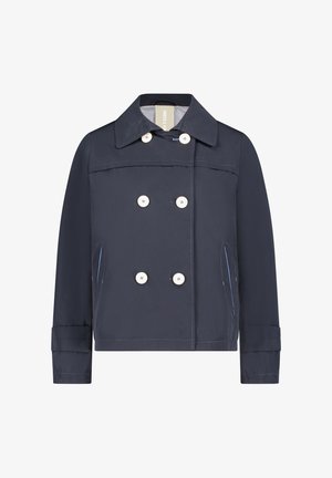 Veste bleu marine croisée à boutons blancs, col large, poches latérales et brides aux poignets, présentée sur fond blanc.