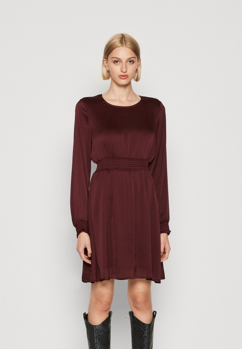 VILA VIBELA L S SMOCK KA - Φόρεμα ημέρας - winetasting