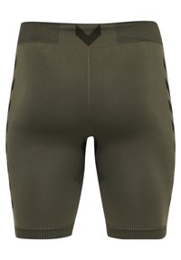 Olivenfarbene Sportshorts mit einem figurbetonten Design, geripptem Bund und schwarzen seitlichen Akzenten mit einem Chevron-Muster. Schmeichelnde Textur.