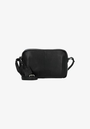 Sac en bandoulière noir en cuir avec une finition texturée, de forme rectangulaire, avec une sangle ajustable et un petit détail de tag.