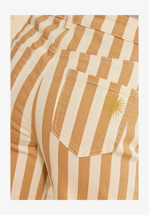 Love & Roses, REGULAR FIT - STRAIGHT LEG CROP JEANS WITH STRIPE DETAIL - Džíny Straight Fit - ecru