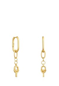 Pendientes de aro de oro con un diseño enlazado. Cada pendiente presenta un detalle de cadena y un cierre único, textura suave y acabado brillante.