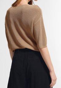 comma Svetr - beige