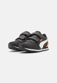 Puma ST RUNNER V3 UNISEX - Matalavartiset tennarit - black/white/rickie orange