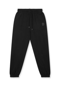 Czarne dresy z elastycznym pasem, sznurkiem i zwężającymi się mankietami. Posiadają małą grafikę w okolicy przedniej kieszeni. Materiał z domieszką bawełny.