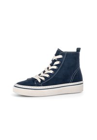 Marineblauwe suède high-top sneaker met crèmekleurige veters, witte rubberen zool, en contrasterende stikdetails op het bovenwerk en rond de zool.