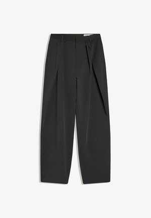 Čierne vysoký pás elegantné nohavice s záhybmi, pútkami na opasok a rovnými nohavicami, zobrazené na bielom pozadí.