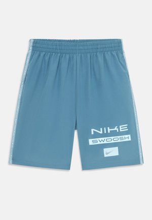 - Krótkie spodenki sportowe