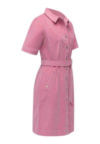 Vaaleanpunainen lyhythihainen paitamekko pehmeästä kankaasta, jossa nappilista edessä, vyötäröllä vyö ja sivutaskut. Räätälöity istuvuus ja kauluskohde.