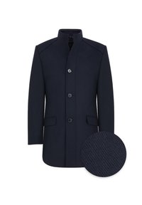 Granatowy wełniany płaszcz z wysokim kołnierzem, pięcioma guzikami z przodu i dwiema bocznymi kieszeniami. W towarzystwie okrągłego detalu pokazującego teksturowany materiał.