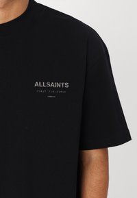 AllSaints UNDERGOUND CAMO - Camiseta estampada - jet black