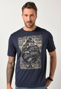 Tmavě modré tričko z bavlny s vintage grafikou lebky a motocyklu v světle béžové barvě na přední straně. Krátké rukávy, kulatý výstřih.